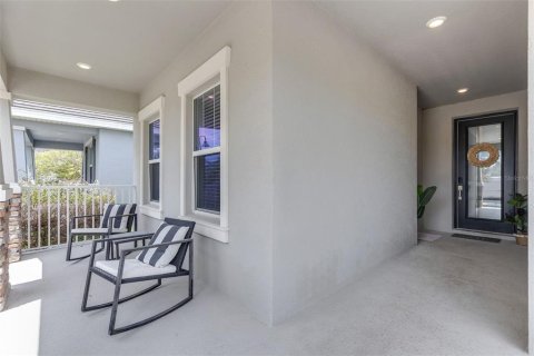 House in Orlando, Florida 5 bedrooms, 369.66 sq.m. № 2321390 - photo 3