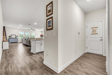 House in Orlando, Florida 5 bedrooms, 369.66 sq.m. № 2321390 - photo 5