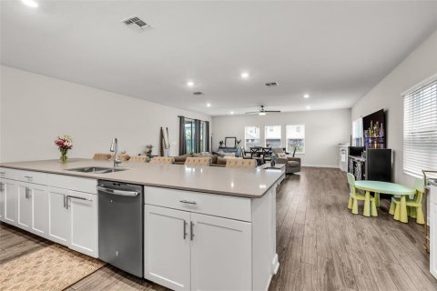 House in Orlando, Florida 5 bedrooms, 369.66 sq.m. № 2321390 - photo 8