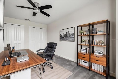 House in Orlando, Florida 5 bedrooms, 369.66 sq.m. № 2321390 - photo 23