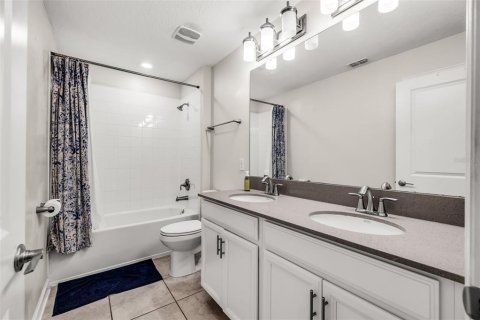 House in Orlando, Florida 5 bedrooms, 369.66 sq.m. № 2321390 - photo 29