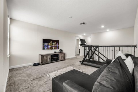 House in Orlando, Florida 5 bedrooms, 369.66 sq.m. № 2321390 - photo 21