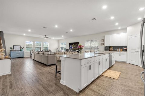 House in Orlando, Florida 5 bedrooms, 369.66 sq.m. № 2321390 - photo 6
