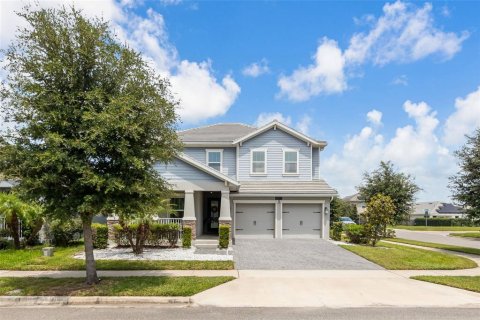 House in Orlando, Florida 5 bedrooms, 369.66 sq.m. № 2321390