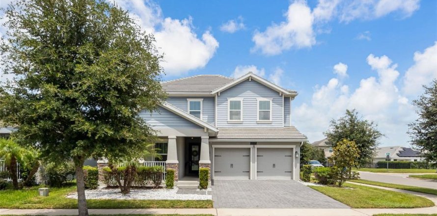 House in Orlando, Florida 5 bedrooms, 369.66 sq.m. № 2321390