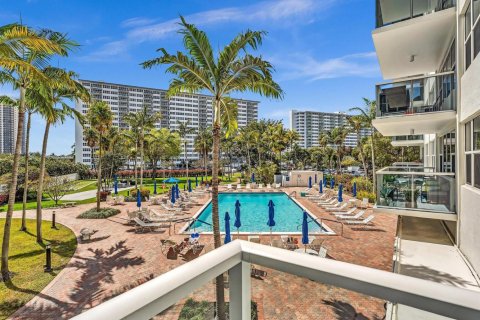 Condominio en venta en Fort Lauderdale, Florida, 1 dormitorio, 74.32 m2 № 2272137 - foto 4