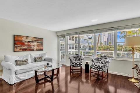 Condominio en venta en Fort Lauderdale, Florida, 1 dormitorio, 74.32 m2 № 2272137 - foto 8
