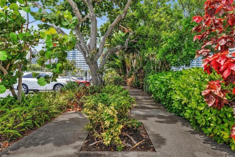 Condominio en venta en Fort Lauderdale, Florida, 1 dormitorio, 74.32 m2 № 2272137 - foto 28