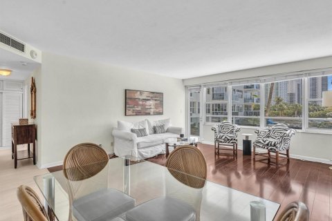 Condominio en venta en Fort Lauderdale, Florida, 1 dormitorio, 74.32 m2 № 2272137 - foto 3