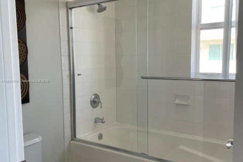 Copropriété à louer à Miami, Floride: 2 chambres, 107.4 m2 № 1952817 - photo 16