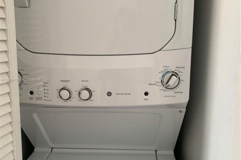 Copropriété à louer à Miami, Floride: 2 chambres, 107.4 m2 № 1952817 - photo 17