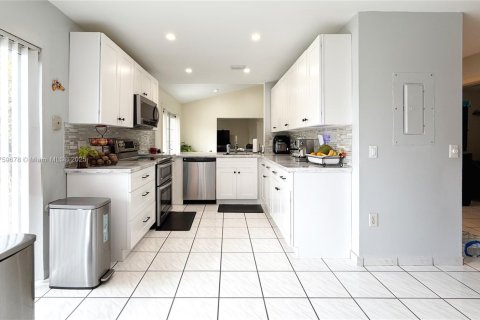 Villa ou maison à vendre à Miami, Floride: 3 chambres, 148.74 m2 № 1981268 - photo 19