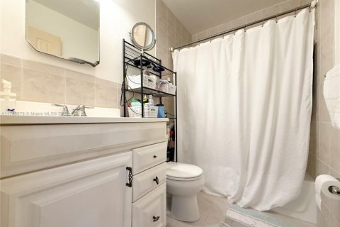 Villa ou maison à vendre à Miami, Floride: 3 chambres, 148.74 m2 № 1981268 - photo 18