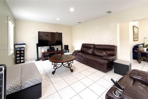 Villa ou maison à vendre à Miami, Floride: 3 chambres, 148.74 m2 № 1981268 - photo 12