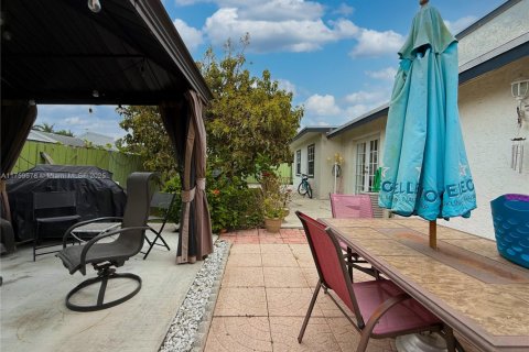 Villa ou maison à vendre à Miami, Floride: 3 chambres, 148.74 m2 № 1981268 - photo 25