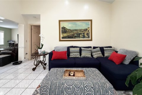 Villa ou maison à vendre à Miami, Floride: 3 chambres, 148.74 m2 № 1981268 - photo 2