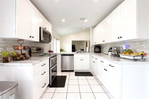 Villa ou maison à vendre à Miami, Floride: 3 chambres, 148.74 m2 № 1981268 - photo 24