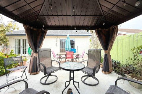 Villa ou maison à vendre à Miami, Floride: 3 chambres, 148.74 m2 № 1981268 - photo 28