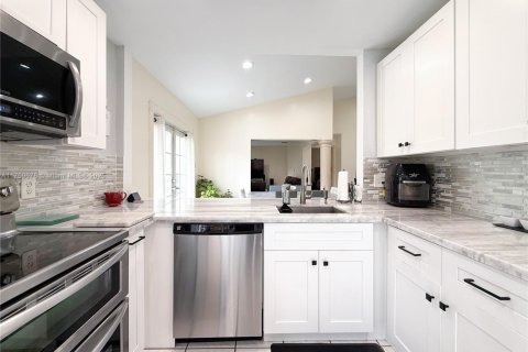 Villa ou maison à vendre à Miami, Floride: 3 chambres, 148.74 m2 № 1981268 - photo 23