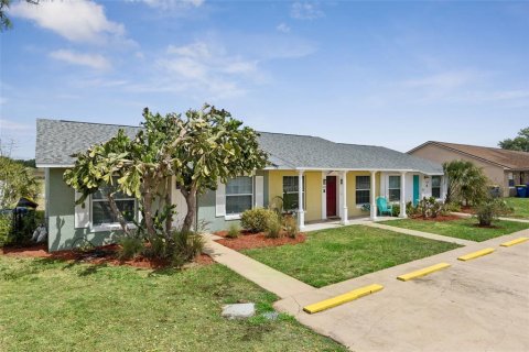Immobilier commercial à vendre à Minneola, Floride: 6 chambres, 250.84 m2 № 2127480 - photo 2