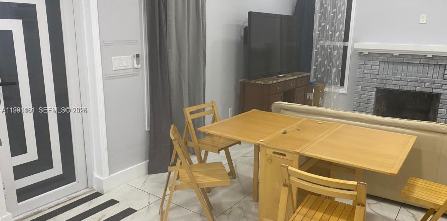 Casa en Hollywood, Florida 2 dormitorios, 72 m2 № 2057449