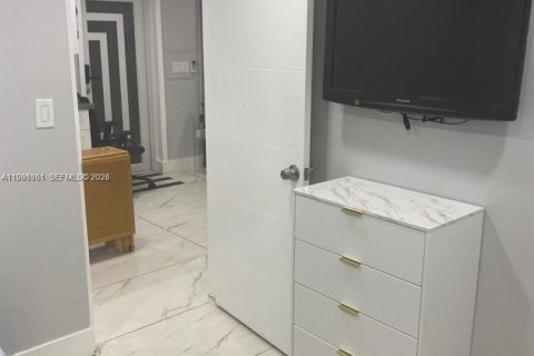 Casa en alquiler en Hollywood, Florida, 2 dormitorios, 72 m2 № 2057449 - foto 13