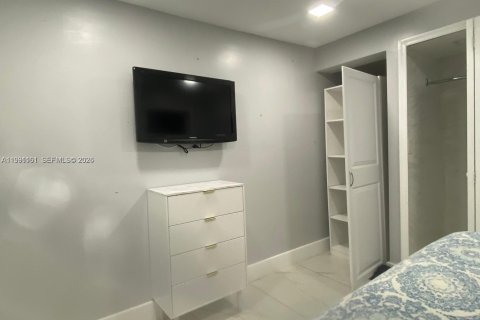 Casa en alquiler en Hollywood, Florida, 2 dormitorios, 72 m2 № 2057449 - foto 19