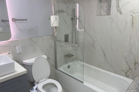 Casa en alquiler en Hollywood, Florida, 2 dormitorios, 72 m2 № 2057449 - foto 12