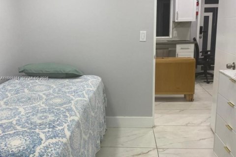 Casa en alquiler en Hollywood, Florida, 2 dormitorios, 72 m2 № 2057449 - foto 17