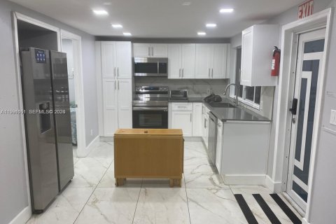 Casa en alquiler en Hollywood, Florida, 2 dormitorios, 72 m2 № 2057449 - foto 7