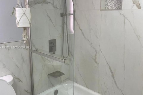 Casa en alquiler en Hollywood, Florida, 2 dormitorios, 72 m2 № 2057449 - foto 9