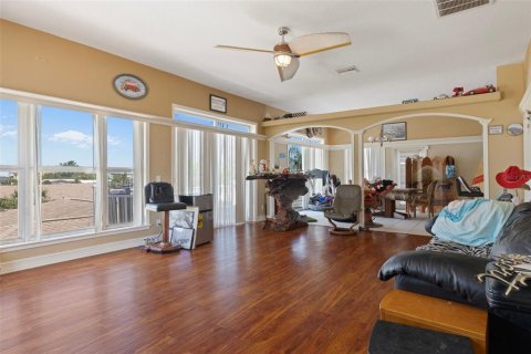 House in Hudson, Florida 4 bedrooms, 202.53 sq.m. № 1734372 - photo 15
