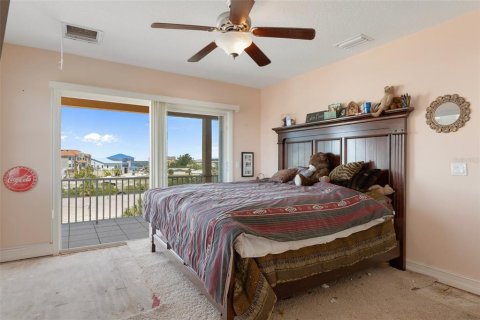 House in Hudson, Florida 4 bedrooms, 202.53 sq.m. № 1734372 - photo 29