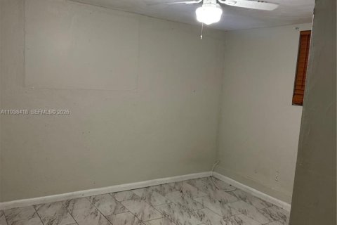 Casa en alquiler en Miami, Florida, 3 dormitorios, 106.84 m2 № 2059823 - foto 9
