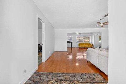 House in Riviera Beach, Florida 3 bedrooms, 172.33 sq.m. № 2190778 - photo 14