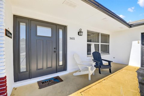 House in Riviera Beach, Florida 3 bedrooms, 172.33 sq.m. № 2190778 - photo 9