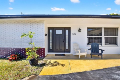 House in Riviera Beach, Florida 3 bedrooms, 172.33 sq.m. № 2190778 - photo 10