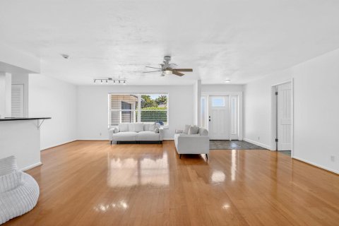 House in Riviera Beach, Florida 3 bedrooms, 172.33 sq.m. № 2190778 - photo 21