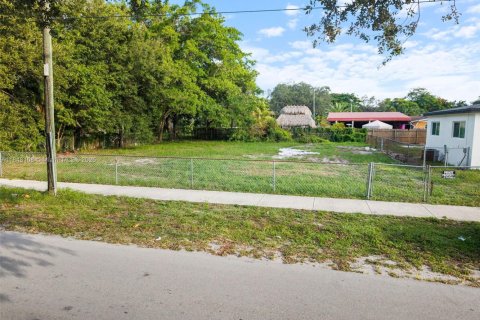 Land in Miami Gardens, Florida № 1849307 - photo 3