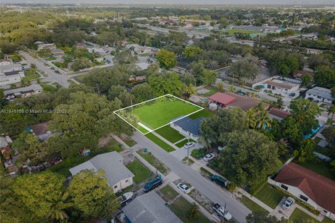 Land in Miami Gardens, Florida № 1849307 - photo 7
