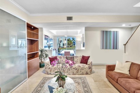 Villa ou maison à vendre à Aventura, Floride: 4 chambres, 274.43 m2 № 2064872 - photo 6