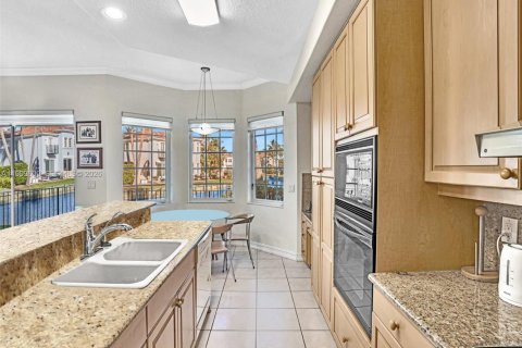 Villa ou maison à vendre à Aventura, Floride: 4 chambres, 274.43 m2 № 2064872 - photo 14