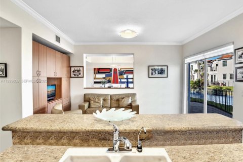 Villa ou maison à vendre à Aventura, Floride: 4 chambres, 274.43 m2 № 2064872 - photo 16