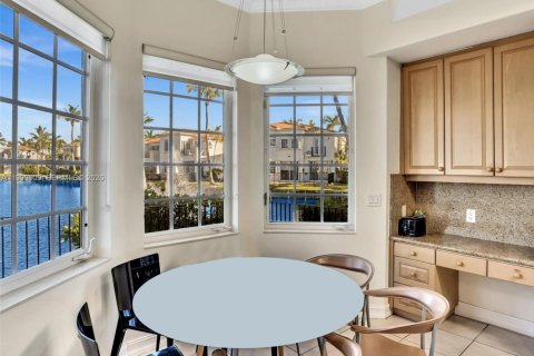 Villa ou maison à vendre à Aventura, Floride: 4 chambres, 274.43 m2 № 2064872 - photo 19