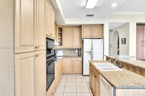 Villa ou maison à vendre à Aventura, Floride: 4 chambres, 274.43 m2 № 2064872 - photo 17