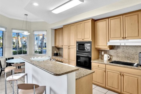 Villa ou maison à vendre à Aventura, Floride: 4 chambres, 274.43 m2 № 2064872 - photo 13