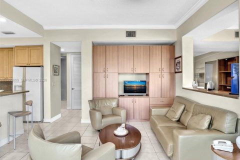 Villa ou maison à vendre à Aventura, Floride: 4 chambres, 274.43 m2 № 2064872 - photo 25