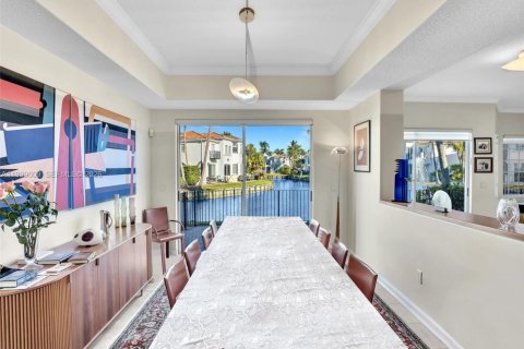 Villa ou maison à vendre à Aventura, Floride: 4 chambres, 274.43 m2 № 2064872 - photo 9