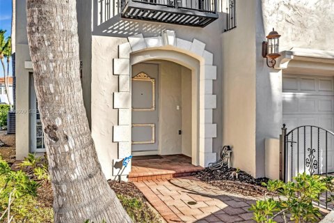 Villa ou maison à vendre à Aventura, Floride: 4 chambres, 274.43 m2 № 2064872 - photo 3