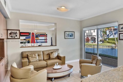 Villa ou maison à vendre à Aventura, Floride: 4 chambres, 274.43 m2 № 2064872 - photo 20